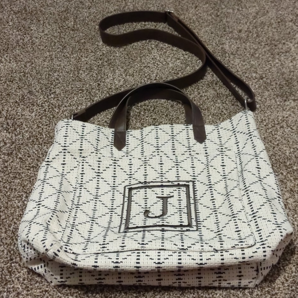 Thirty-one Window shopper